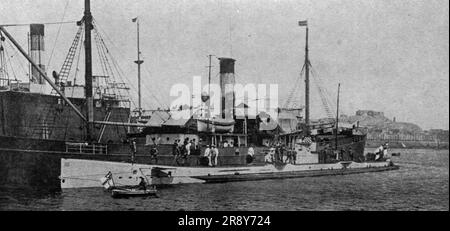 'Les sous-marins allemands chez les neutres; les visites de sous-marins allemands aux ports neutres: L'u35 a Carthagène, ou il a accoste le navire marchand allemand ROM, internée le depuis de la guerre', 1916. De "Collection de la guerre IV L'Illustration Tomé CXLVIII. La guerre Juillet, Aout, septembre, octobre, novembre, Décembre 1916". Banque D'Images