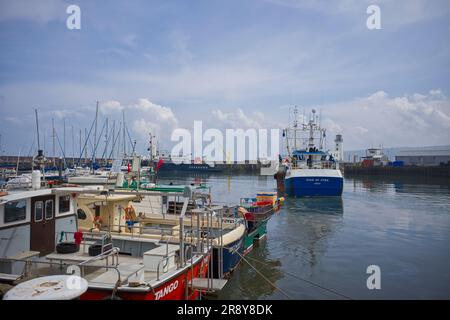 Bateau de pêche aux pétoncles OB 278 Star of Jura quittant le port de Scarborough Banque D'Images