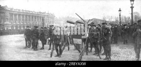 'La delivrance de l'Alsace et de la Lorraine celebree a Paris le 17 novembre 1918. Place de la Concorde, avant l'arrivée du cortège : un détachement de chasseurs alpin avec le drapeau devant la tribune officielle, 1918. De "l'Album de la guerre 1914-1919, Volume 2" [l'Illustration, Paris, 1924]. Banque D'Images