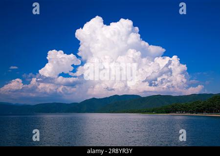 Lac Inawashiro et nuages Iridocumenlus Banque D'Images