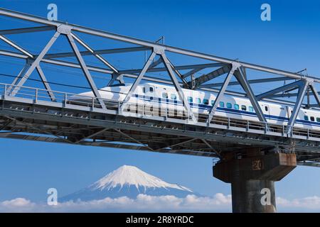 Fuji River Railroad Bridge Tokaido Shinkansen et Mt. Banque D'Images