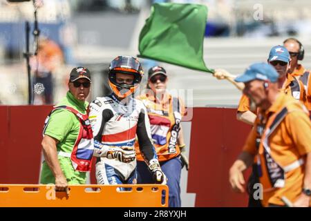 ASSEN - 23/06/2023, Zonta van den Goorbergh (NED) s'écrase avec son Kalex lors de la deuxième pratique libre de Moto2 sur 23 juin 2023 au circuit TT d'Assen, pays-Bas. ANP VINCENT JANNINK Banque D'Images