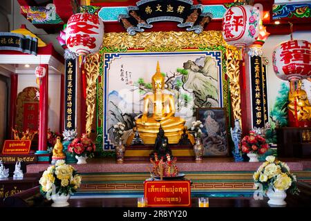 Guan Yu ou San Chao Rong Thong Temple chinois pour les gens thaïlandais les voyageurs Voyage visite et respect prier ange de bénédiction Dieu de la déité bouddha à Wiset Chai Banque D'Images