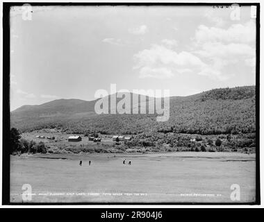 Monter des liens de golf agréables, vers le cinquième vert à partir du numéro de pièce 5, entre 1890 et 1901. Banque D'Images