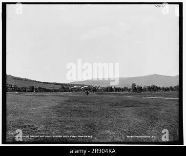 Monter des liens de golf agréables, vers le neuvième vert à partir du numéro de pièce 9, entre 1890 et 1901. Banque D'Images