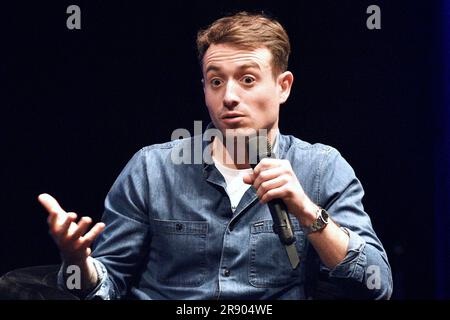 Strasbourg, France. 19th janvier 2023. Hugo Clément au festival littéraire des bibliothèques Idéales à Strasbourg, dans le nord-est de la France, sur 19 juin 2023. Entretien avec Hugo Clement, qui parle des droits des animaux, à l'occasion de la publication de Lapins ne mangent pas de carottes (Fayard). Le journaliste et militant de l'environnement veut changer la façon dont nous regardons les animaux. Bien-être des animaux, surconsommation, chasse, corrida, agriculture intensive, zoos et cirques. Photo de Nicolas Roses/ABACAPRESS.COM crédit: Abaca Press/Alay Live News Banque D'Images