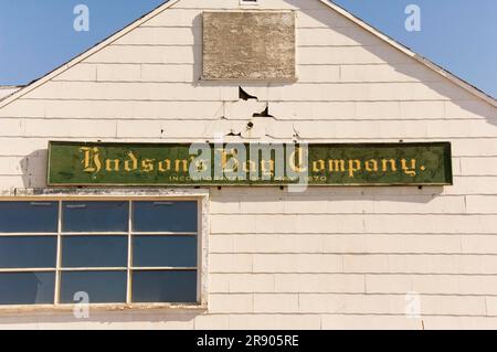 Entrepôt de la Compagnie de la Baie d'Hudson, Iqaluit, baie Frobisher, île de Baffin, Nunavut, Canada Banque D'Images