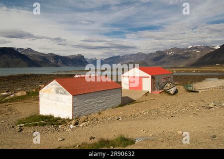 Ancienne station de traitement de la graisse de baleine de la Compagnie de la Baie d’Hudson, Pangnirtung, Île de Baffin, Nunavut, Canada Banque D'Images