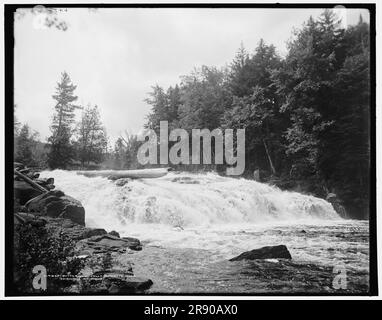 Chutes de babeurre, rivière Raquette, montagnes Adirondack, (1902?). Banque D'Images