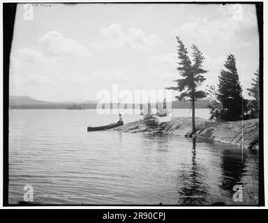 Lac Saranac supérieur de Dry Island, montagnes Adirondack, (1902?). Banque D'Images