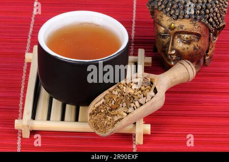 Tasse de thé à la racine de Rhubarb (Rhei Radix et Rhizoma), thé à la racine de Rhubarb, Da Huang Banque D'Images