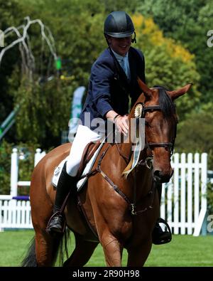 Hassocks, Royaume-Uni, 23 juin 2023. La réunion Al Shira'aa Hickstead Derby. Les grands Britanniques William Whitaker et Flamboyant pendant le procès du Derby d'Agria pour le trophée Mémorial de Ben O'Meara crédit: Rhianna Chadwick/Alamy Live News Banque D'Images