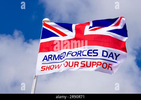 La cérémonie nationale de levée du drapeau à Falmouth, en Cornouailles, se prépare à accueillir la Journée des Forces armées nationales le 24th juin. Banque D'Images