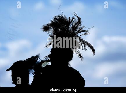 Les coureurs à la mode pendant le quatrième jour de Royal Ascot à l'hippodrome d'Ascot, Berkshire. Date de la photo: Vendredi 23 juin 2023. Banque D'Images