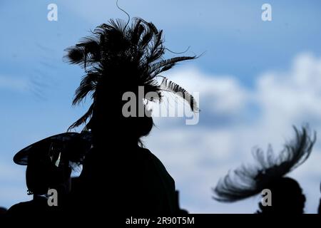 Les coureurs à la mode pendant le quatrième jour de Royal Ascot à l'hippodrome d'Ascot, Berkshire. Date de la photo: Vendredi 23 juin 2023. Banque D'Images