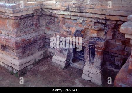 RESTOS ARQUEOLOGICOS DE BASA DE MONASTERIOS-S I-. Emplacement : EXTÉRIEUR. SARNATH. Inde. Banque D'Images