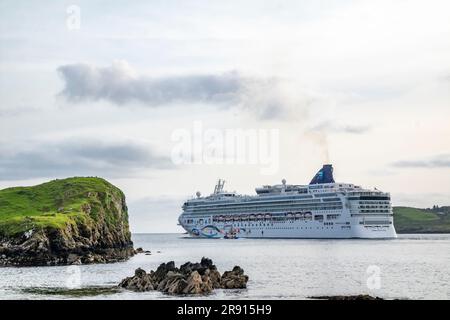 KILLYBEGS, IRLANDE - 16 2023 MAI : départ de l'étoile norvégienne après une visite à Killybegs. Banque D'Images