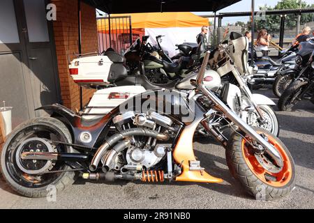 23 juin 2023. Budapest, Hongrie Festival d'anniversaire Harley-Davidson 120th. Le plus grand festival de moto d'Europe dans le parc Puskás Arena de la capitale hongroise. Crédit: Ilona Barna BIPHOTONEWS/Alamy Live News Banque D'Images