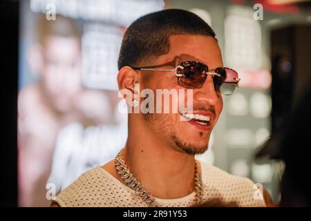 Charlotte, Caroline du Nord, États-Unis. 22nd juin 2023. New York, NEW YORK- 22 juin: Edgar Berlanga (20-0, 16ko) s'adresse aux médias avant ses débuts de boxe dans les salles de match, samedi soir, au théâtre Hulu à Madison Square Garden, New York, New York, États-Unis. (Photo de Matt Davies/PxImages) crédit: PX Images/Alamy Live News Banque D'Images