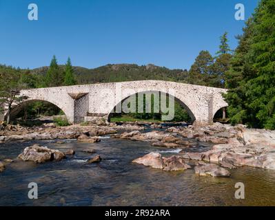 Vieux pont d'Invercauld au-dessus de la rivière Dee près de Braemar, Grampian Banque D'Images