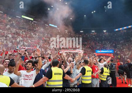 Milan, Italie. 23rd juin 2023. Forum Mediolanum, Milan, Italie, 23 juin 2023, Milan Supporters pendant le match 7 final - EA7 Emporio Armani Milano contre Virtus Segafredo Bologna - Italian Basketball Serie A Championship Credit: Live Media Publishing Group/Alay Live News Banque D'Images