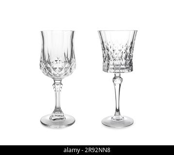 Deux magnifiques verres vides sur fond blanc Banque D'Images