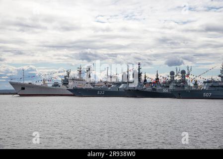 KRONSTADT, RUSSIE - 01 MAI 2022 : navires de la flotte Baltique dans le port de Kronstadt Banque D'Images