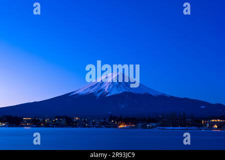 Aube au Mont Fuji et au lac Kawaguchi Banque D'Images