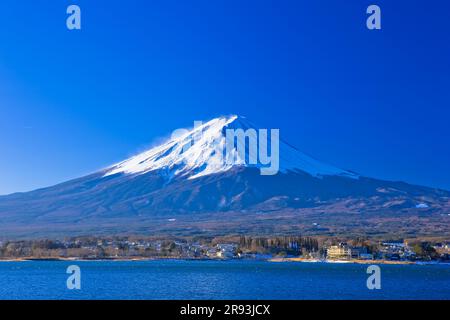 Fuji et le lac Kawaguchi en début de matinée Banque D'Images