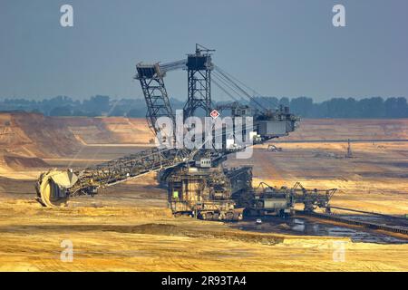 La pelle hydraulique à roue à godets pour l'extraction de surface dans une mine de lignite opencast à Jüchen - Garzweiler, près de Düsseldorf, en Allemagne Banque D'Images