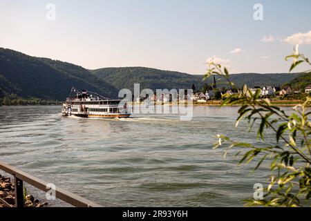 Braubach, 24th juin 2023 : le bateau à aubes Goethe navigue à Braubach, une petite ville de la vallée du Rhin supérieur en Allemagne. Banque D'Images