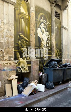 Le Royal Occupé : ancien cinéma du centre-ville depuis juin 2016, il est devenu un lieu culturel emblématique. Évacué par la police le 05/11/2017. Street Art, graffiti sur les façades. Montpelier, Occitanie, France Banque D'Images