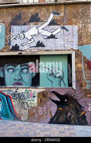 Le Royal Occupé : ancien cinéma du centre-ville depuis juin 2016, il est devenu un lieu culturel emblématique. Évacué par la police le 05/11/2017. Street Art, graffiti sur les façades. Montpelier, Occitanie, France Banque D'Images