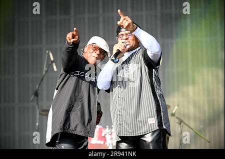 Chris Amoo et Dave Smith, du groupe britannique Real Thing, se produit au festival lets Rock Leeds 80s à Leeds. Banque D'Images