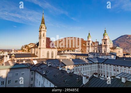 Salzbourg, Autriche-DEC 27, 2021: L'église franciscaine Franziskanerkirche est l'une des plus anciennes églises de Salzbourg, située à l'intersection de FR Banque D'Images