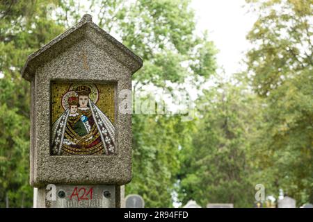 4 juin 2023, Autriche, Vienne. Icône en pierre dans le cimetière central. Banque D'Images