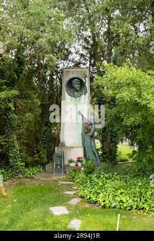 04 juin 2023, Autriche, Vienne. Tombes, statues et cryptes dans le cimetière central. Banque D'Images