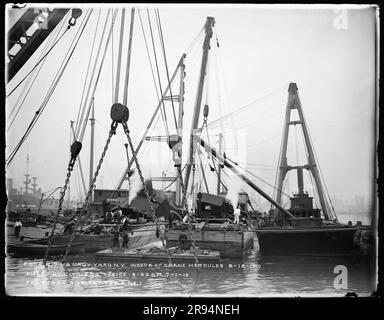 Wreck of Crane Hercules 18 juin 1910, photo du bureau du génie civil, 8-35 h, 1 juillet 1910 (de l'entrée Eastside au quai sec numéro 2). Négatifs en plaques de verre de la construction et de la réparation de bâtiments, d'installations et de navires au New York Navy Yard. Banque D'Images