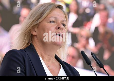 Potsdam, Allemagne. 24th juin 2023. La ministre fédérale de l'intérieur Nancy Faeser (SPD) prend la parole lors de la Journée de la protection civile à Potsdam. Crédit : Michael Bahlo/dpa/Alay Live News Banque D'Images