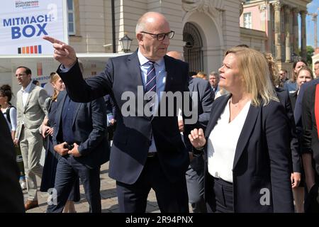 Potsdam, Allemagne. 24th juin 2023. Dietmar Woidke (SPD), ministre de Brandebourg, et Nancy Faeser, ministre fédérale de l'intérieur, visitent la Journée de la protection civile à Potsdam. Crédit : Michael Bahlo/dpa/Alay Live News Banque D'Images