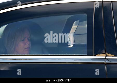 Potsdam, Allemagne. 24th juin 2023. La ministre fédérale de l'intérieur Nancy Faeser (SPD) est assise dans sa limousine. Elle visite la Journée de la protection civile à Potsdam crédit: Michael Bahlo/dpa/Alay Live News Banque D'Images