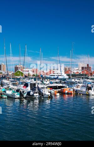 Les entrepôts de Yacht Harbor et de Red Brick Banque D'Images