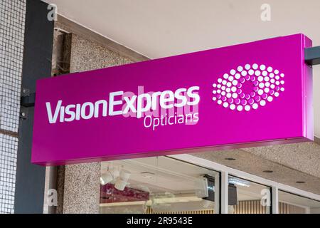 Gros plan sur l'affiche de la boutique Vision Express Opticiens au Royaume-Uni Banque D'Images