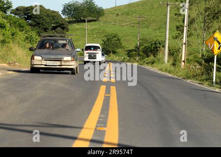 Gandu, bahia, brésil - 20 mai 2023 : vue de l'autoroute d'état BA 120 dans la ville de gandu Banque D'Images