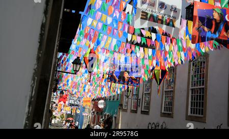 salvador, bahia, brésil – 23 juin 2023 : vue de la décoration pour les célébrations de Sao Joao à Pelourinho, centre historique de Salvador. Banque D'Images