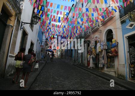 salvador, bahia, brésil – 23 juin 2023 : vue de la décoration pour les célébrations de Sao Joao à Pelourinho, centre historique de Salvador. Banque D'Images