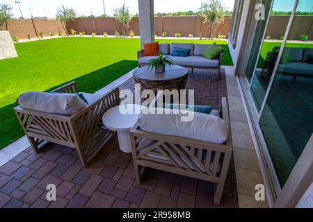 Espace de conversation avec le patio des finisseurs arrière Banque D'Images