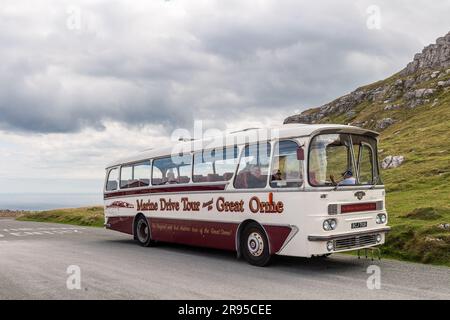 1964 Leyland Harrington Grenadier 3110 car faisant des tours dans la Grande Orme à Llandudno, au nord du pays de Galles, au Royaume-Uni. Banque D'Images