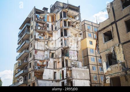 Dnipro City, Ukraine - 22 juin 2023: Complexe vivant détruit par la russie avec le missile KH-22 le 14 janvier. Des attaques contre des civils ont tué 46 personnes (dont Banque D'Images