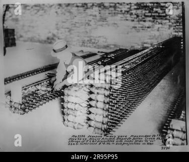 Photographies historiques du chantier naval de Norfolk situé dans le cinquième district naval. Fonctionne sous le ministère de la Défense et le ministère de la Marine. Banque D'Images